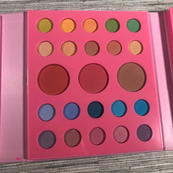 Claires Girls makeup palette Love to Glow 50 Piece Makeup Set - Picture 10 of 10